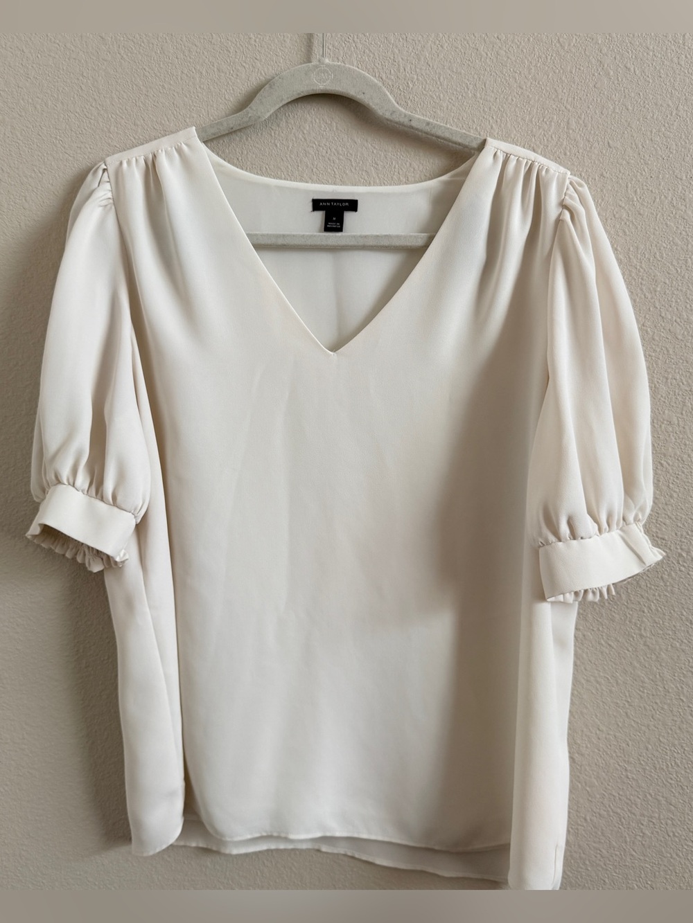 Ann Taylor Ivory V-Neck Puff Sleeve Blouse